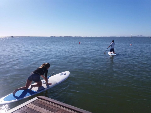 Subiendose a la tabla de sup